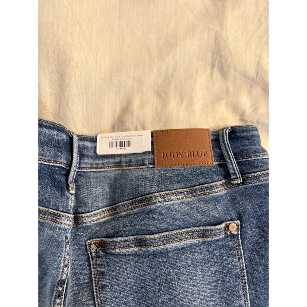 Judy Blue 20W Mid Rise Boyfriend Jeans NWT My One & Only Distressed Wash - Picture 6 of 8